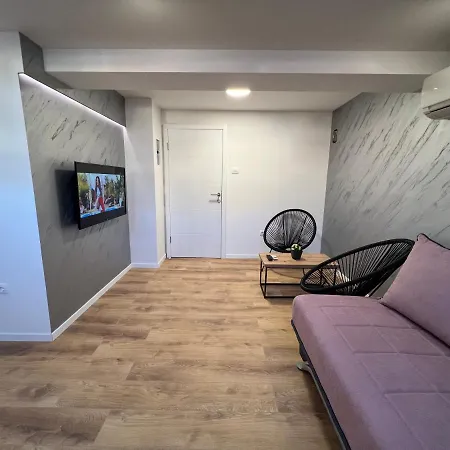 アパート Dante トレビニエ